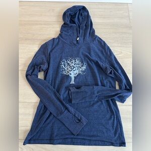 Alo Yoga Light Hooded Long Sleeve Shirt